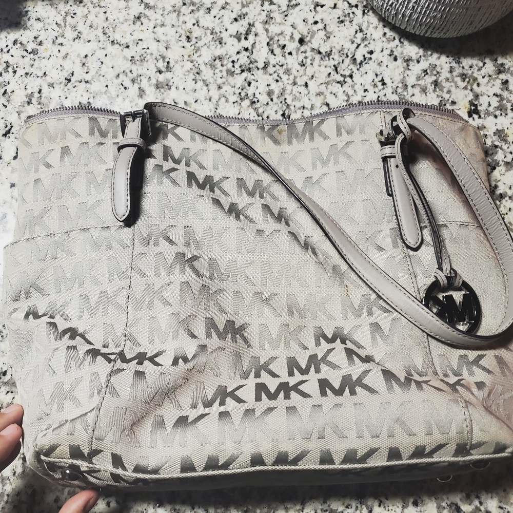Micheal kors bag and bracelet  !!! ♡